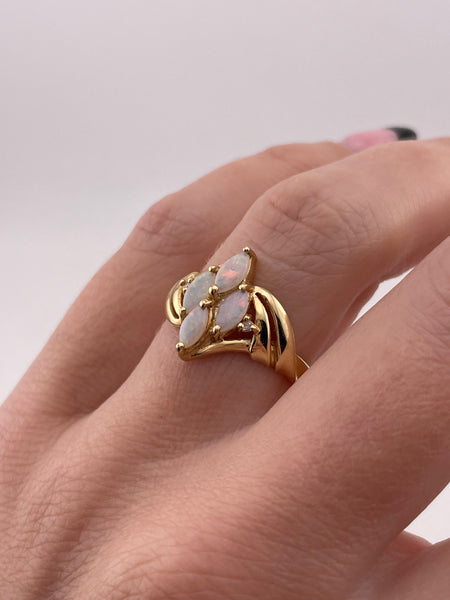 size 7.25 14k yellow gold opal & diamond ring