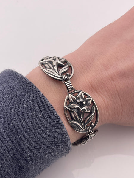 sterling silver 7 1/8" flower link bracelet