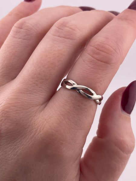 size 7.5 sterling silver cut-out band ring
