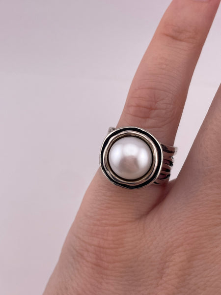 size 6 sterling silver faux pearl cut-out band ring