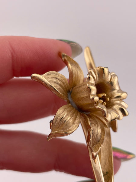 Crown Trifari daffodil flower vintage costume brooch