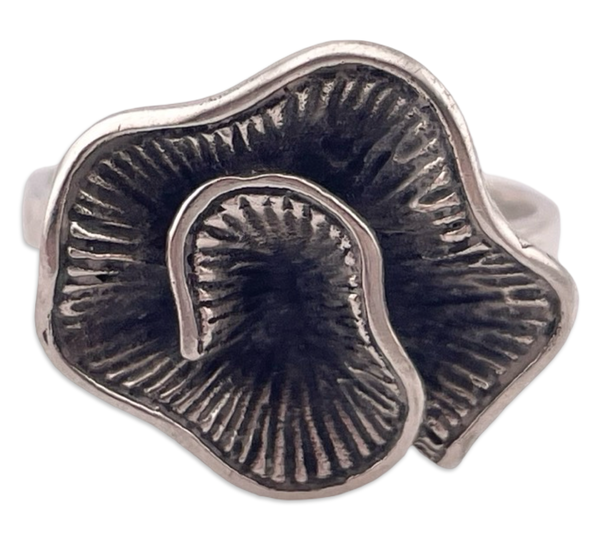 size 9.25 sterling silver stoneless frill ring