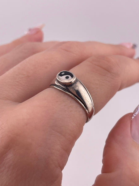 size 8 sterling silver resin yin-yang ring