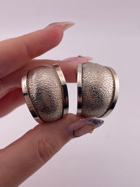sterling silver 1-1/8" textured partial hoop post earrings