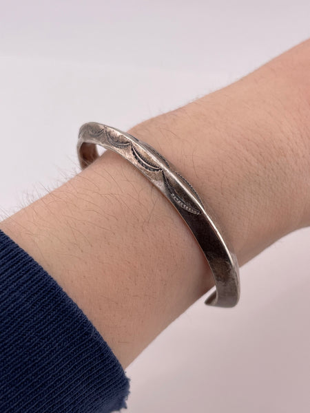 sterling silver stoneless stamped carinated cuff bracelet
