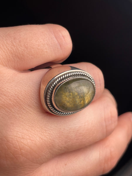 size 7.25 sterling silver oval labradorite rope border ring