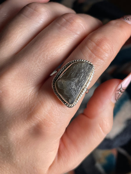 size 8 sterling silver raw kyanite ring