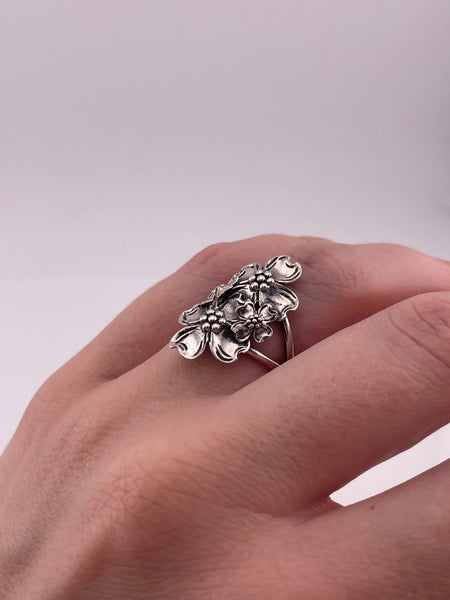 size 6 adjustable band sterling silver Beau dogwood flower ring