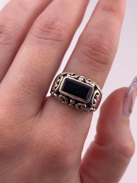 size 8 sterling silver faceted onyx swirl design ring