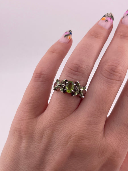 size 7 sterling silver faceted peridot ring