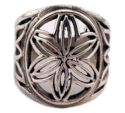 size 5.5 sterling silver stoneless cut-out flower ring