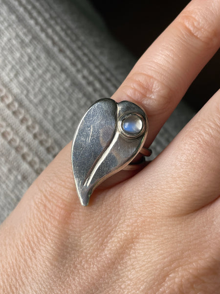 size 5.5 sterling silver rainbow moonstone leaf ring