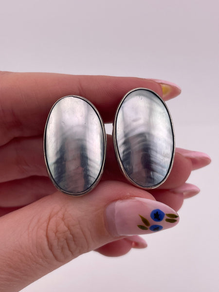 sterling silver made pearl lever-back earrings
