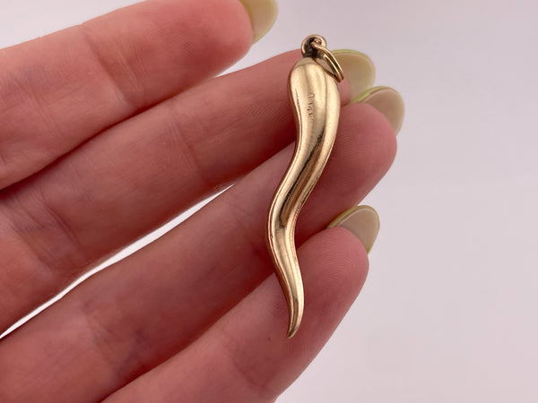 14k yellow gold Italian horn good luck pendant