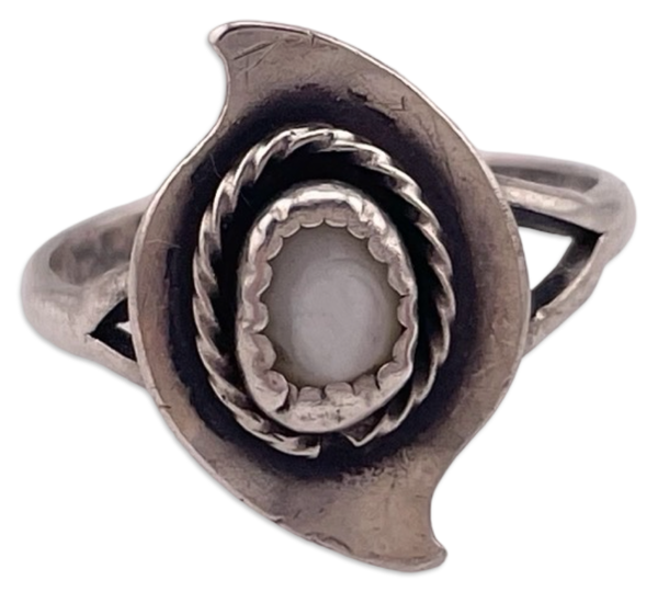 size 4.75 sterling silver mother of pearl ring