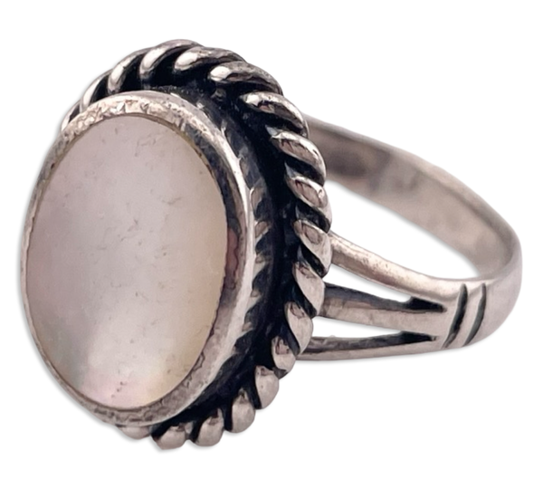 size 7 sterling silver mother of pearl rope border ring