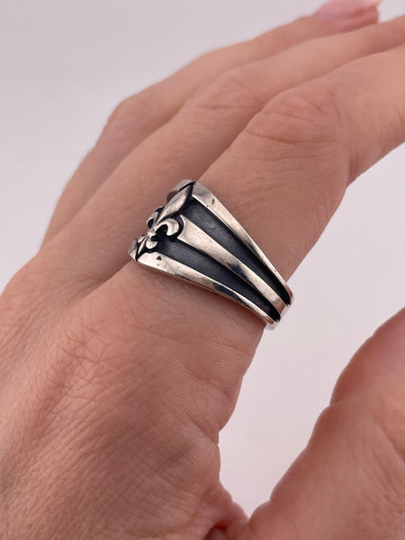 size 10.5 sterling silver fleur-de-lis ring