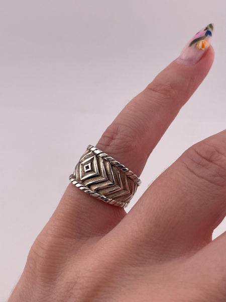 size 4.5 sterling silver stoneless chevron wide band ring