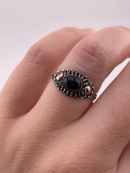size 7.5 sterling silver black glass gold accent ring ***AS IS***
