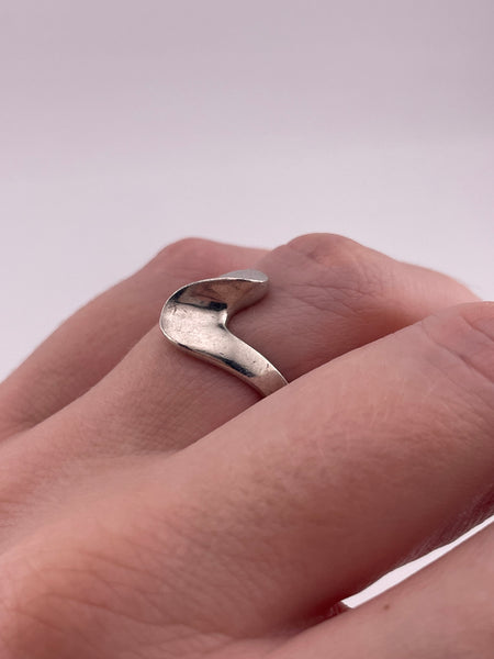 size 7.25 sterling silver stoneless squiggle ring