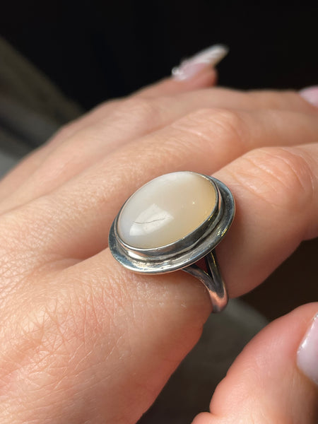 size 7.25 sterling silver mother of pearl ring