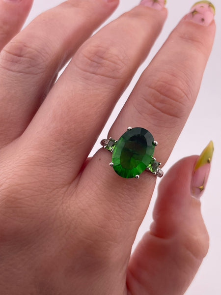size 7.25 sterling silver faceted green glass ring