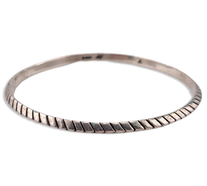 sterling silver 8" Carolyn Pollack carinated bangle bracelet