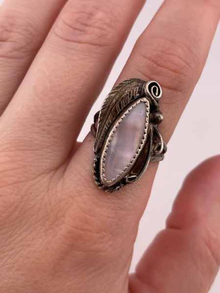 size 8.5 sterling silver mother of pearl ring