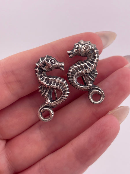 sterling silver Beau pressed seahorse screw-back earrings
