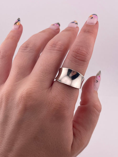size 8 sterling silver stoneless concave ring