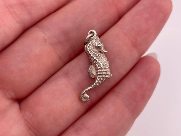 sterling silver seahorse pendant