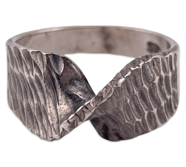 size 6 sterling silver etched twist ring