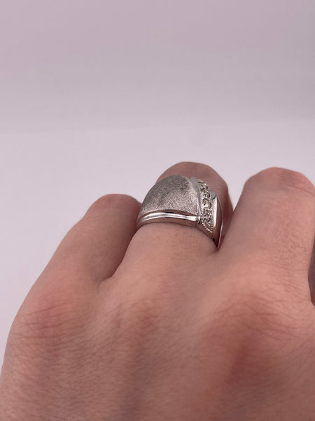 size 6 sterling silver rhodium plated Clark & Coombs textured rhinestone ring