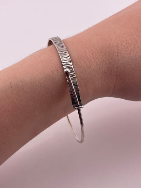 sterling silver stoneless textured bangle bracelet