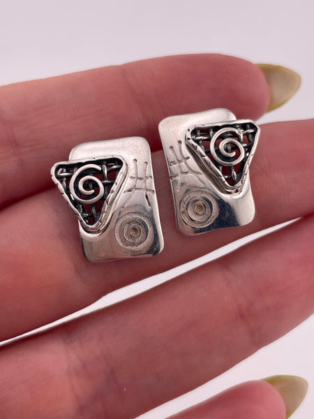 rhodium plated sterling silver stoneless funky swirl spiral rectangle post earrings