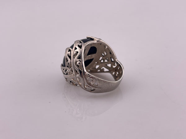 size 5.75 sterling silver black glass cut-out design ring