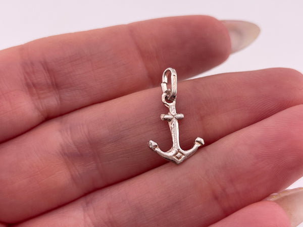 sterling silver small lightweight anchor pendant