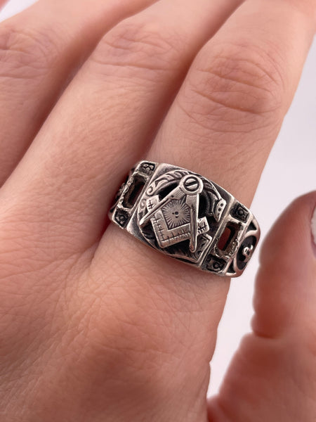 size 11.75 sterling silver Masonic ring