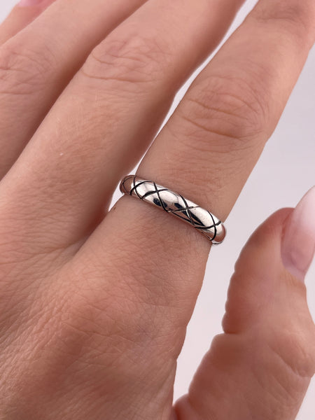 size 7.75 sterling silver 'X' band ring