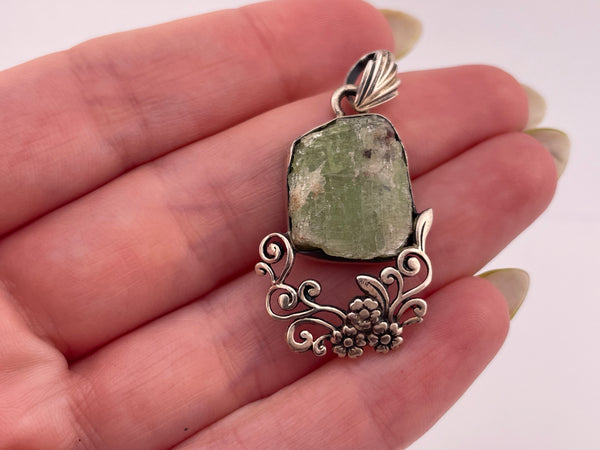 sterling silver green kyantite flower pendant