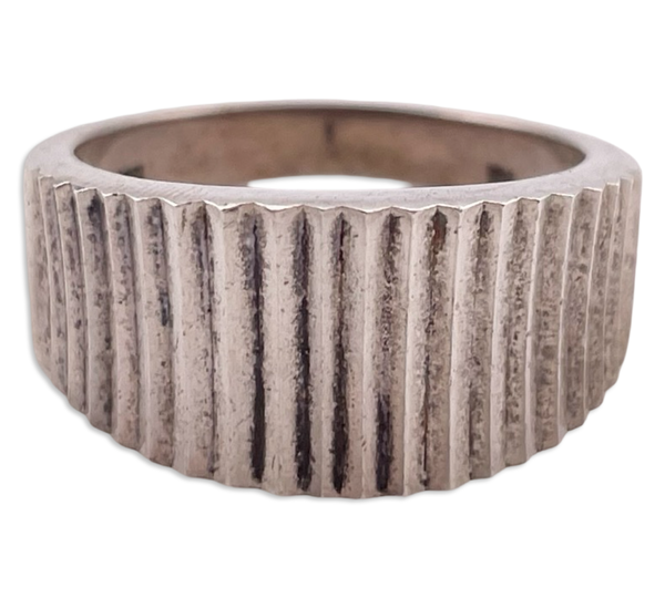 size 9 sterling silver stoneless bumpy ring