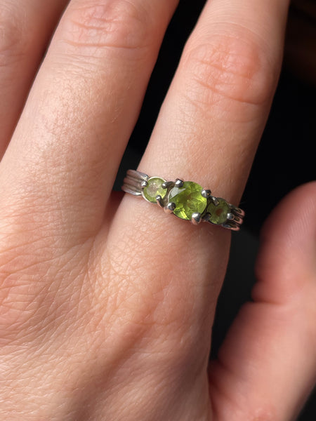 size 10 sterling silver faceted peridot ring