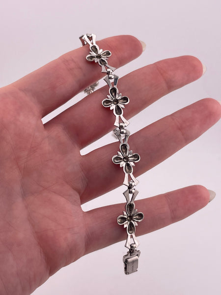 sterling silver W.E. Richards stoneless flower link bracelet