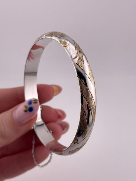 sterling silver 7-5/16" gold wash etched hinge bangle bracelet