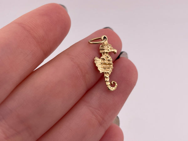 14k gold seahorse charm pendant