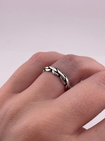size 7.5 sterling silver chain band ring
