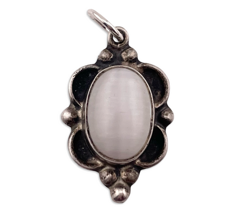 sterling silver cat's eye pendant