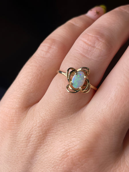 size 7 14k yellow gold opal ring