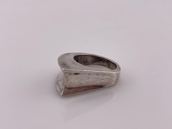 size 8 sterling silver stoneless concave ring