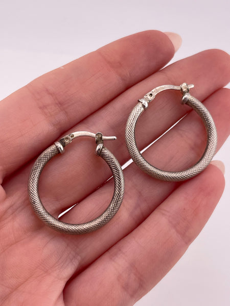 sterling silver 1" textured hoop earrings